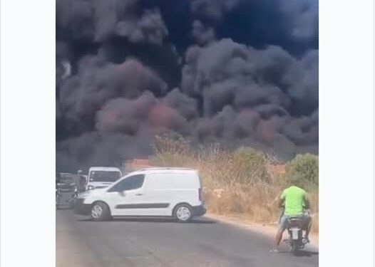 Sfax : L’extinction de l’incendie sur la route d’Al-Saltnia, toujours en cours