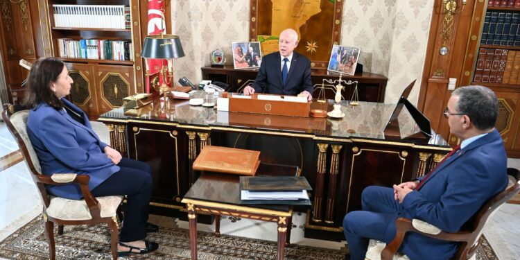 Kaïs Saïed insiste sur la nécessité d’inscrire le projet de loi de finances dans le cadre du plan quinquennal