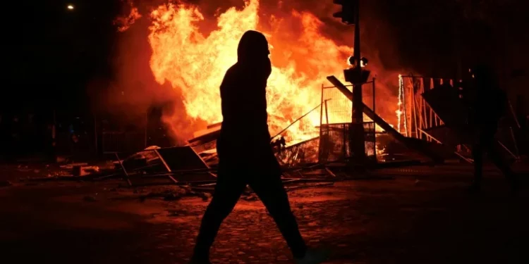 La France sonnée au lendemain d&rsquo;une journée de mobilisation ayant viré au chaos