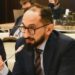 27 ambassades tunisiennes sans ambassadeurs: Majdi Karbai interpelle le gouvernement